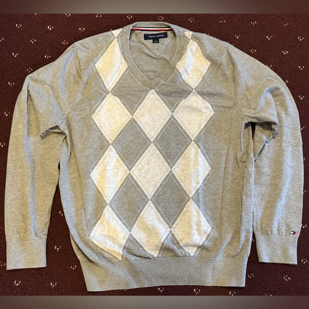Men’s Tommy Hilfiger gray argyle L/S sweater, size large, smoke free home